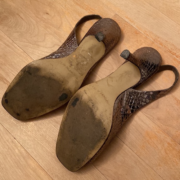 TAHARI Robin Silver Textured Leather Slingback Heels - Picture 10 of 12